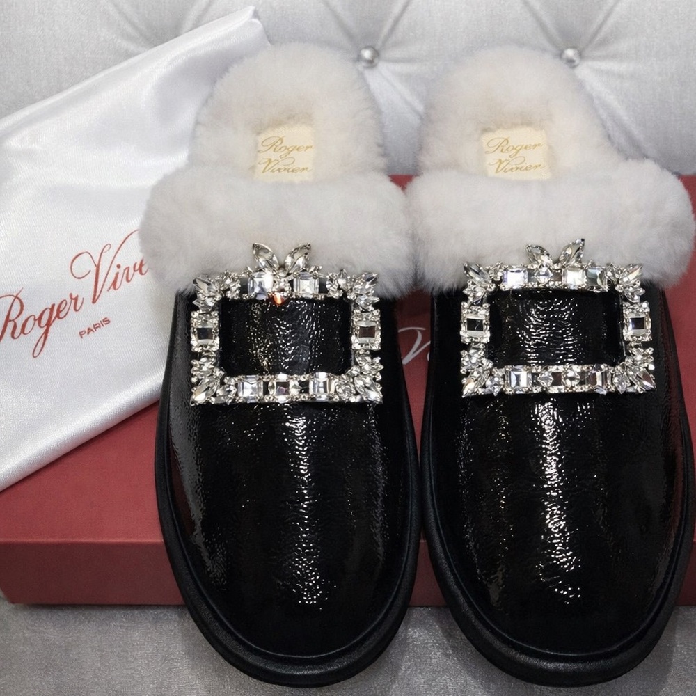 $1595+ Stunning Roger Vivier Hotel Vivier shearling-trimmed leather slippers